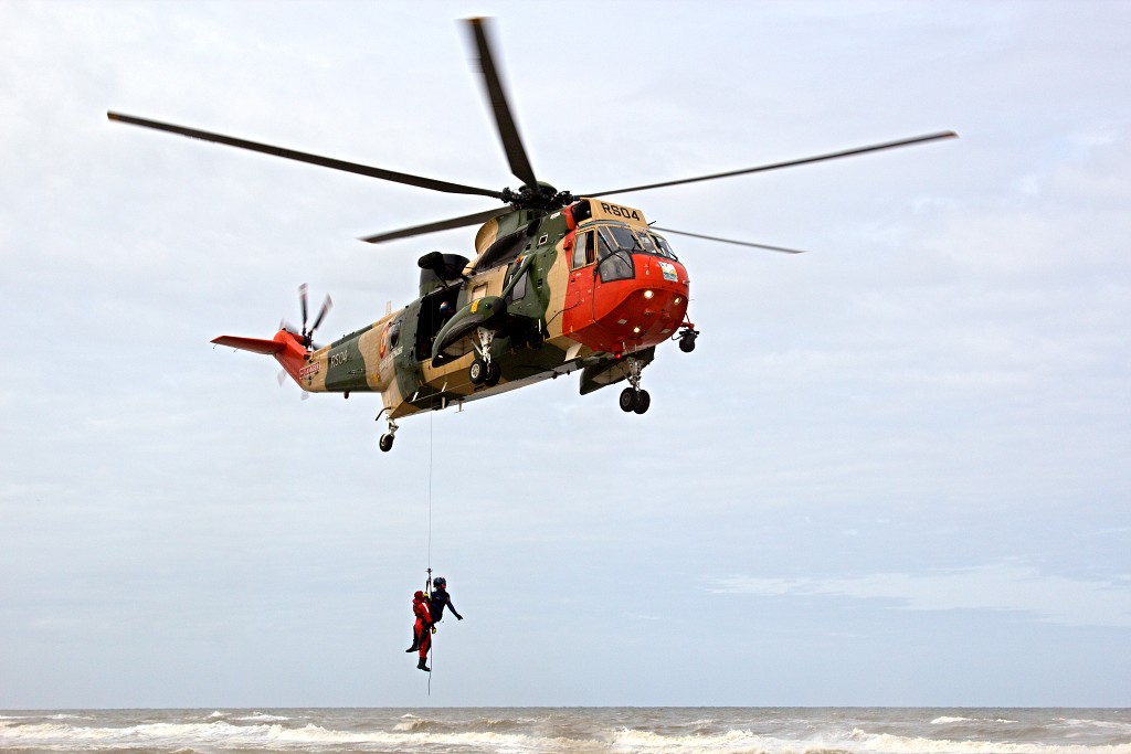 sar katwijk aan zee knrm evenement event festival reddingsdemonstratie search and rescue hulp Abraham Fock crashtender reddingsboot sos hulp in nood scheepsramp